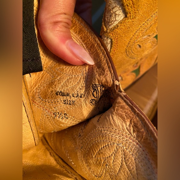 Beautiful Vintage Women’s Justin Cowboy Boots - Picture 13 of 13